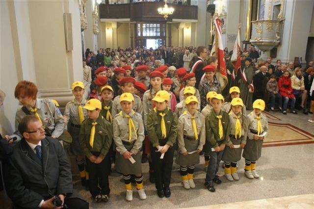 W dniach 15-16 maja 2010 roku odbyły się w Chmielniku uroczystości Święta Polskiej Niezapominajki. Mszę świętą odprawiono w intencji świętej pamięci Janusza Zakrzeńskiego.