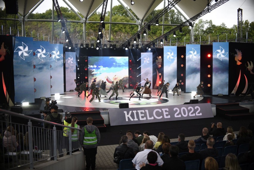 Festiwal harcerski 2022. Poruszające widowisko na koncercie galowym w amfiteatrze Kadzielnia w Kielcach. Zobacz, co działo się na scenie