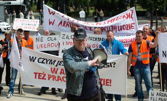 Pracownicy Arrivy wielokrotnie protestowali przeciwko decyzjom marszałka, ale na razie bezskutecznie.