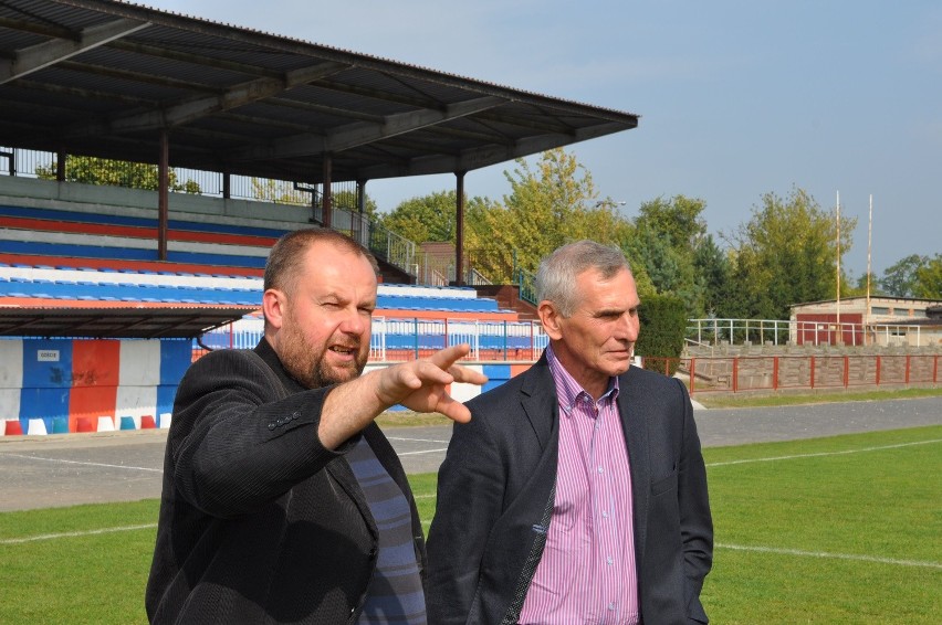 Przed spotkaniem Paweł Janas obejrzał miejski stadion....