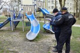 Straż Miejska w Białymstoku skontrolowała place zabaw (zdjęcia)