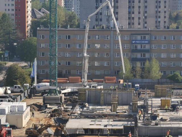 Budowa akademika Base Camp w Katowicach, kwiecień 2020Zobacz kolejne zdjęcia. Przesuwaj zdjęcia w prawo - naciśnij strzałkę lub przycisk NASTĘPNE