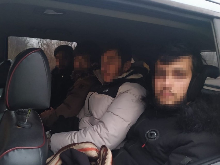 Obywatel Ukrainy przemycał w samochodzie... 5 Irakijczyków