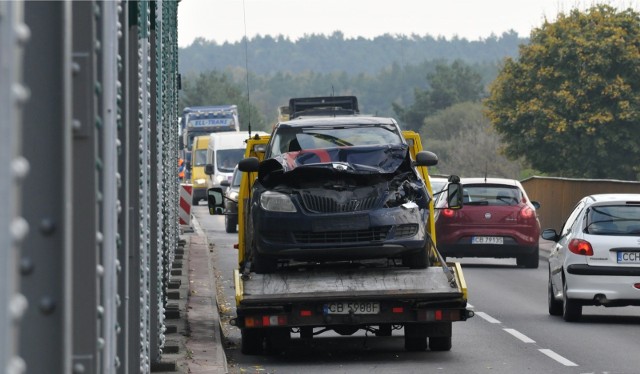 Wypadek przy moście Fordońskim spowodował, że na moście i w jego rejonie tworzą się korki