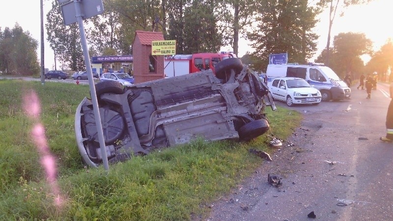 Samochód dachował w Kalinie. Kierowca został ranny