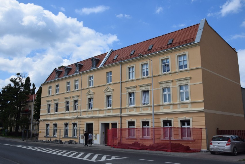 Kolejne kamienicy doczekały się remontu. Zmiany przy ul....