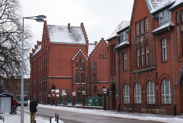 Giełda Produktów Turystycznych w Bydgoszczy odbędzie się w zabytkowym gmachu z czerwonej cegły, pierwszym od lewej
