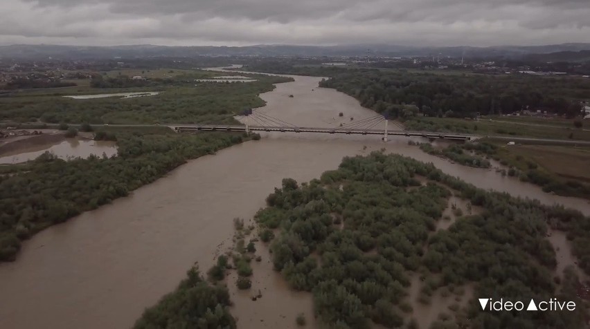 Tak wygląda potęga żywiołu z powietrza [ZDJĘCIA, WIDEO INTERNAUTÓW]