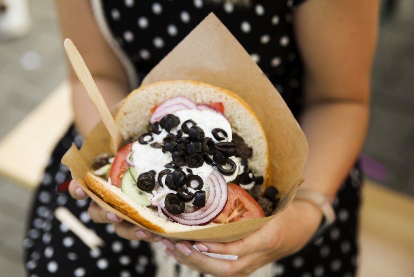 Wielki zlot food trucków w krakowskich Czyżynach. Smakowity wybór dla mieszkańców [ZDJĘCIA]