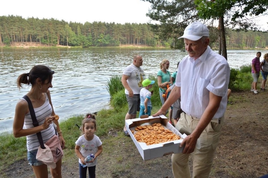 Zabawa z Wedką po raz 40! Młodzi suchedniowianie łowili ryby na Rejowie. Zobacz zdjęcia