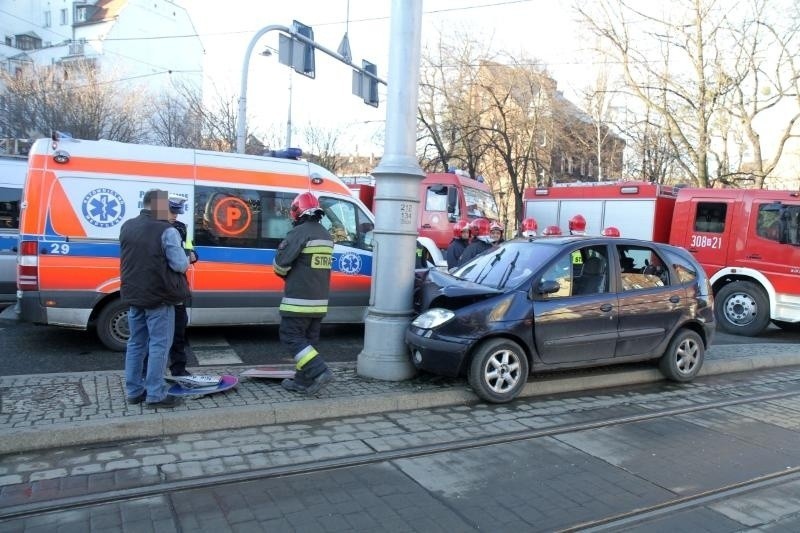 Wrocław: Wypadek na Poniatowskiego. Cztery osoby ranne (ZDJĘCIA)