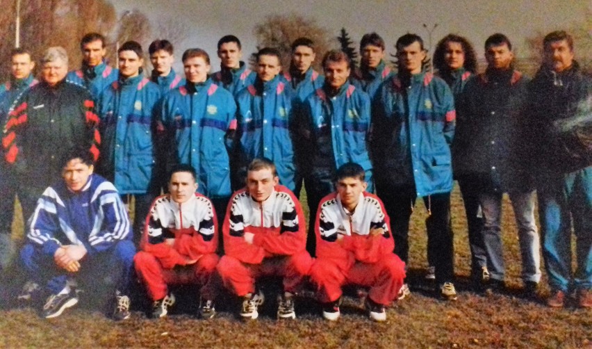 Sezon 1997/98. Górnik Wieliczka z trenerem Lucjanem...