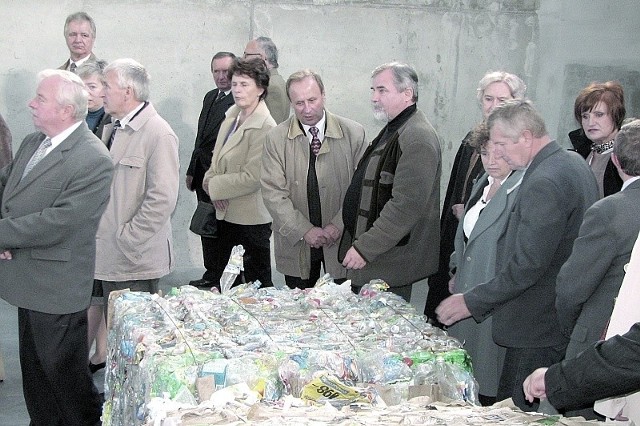 Hajnówka radzi sobie z problemem śmieci przez nowy zakład ich segregacji (na zdjęciu). W Bielsku powstał pomysł budowy spalarni bez użycia tlenu.