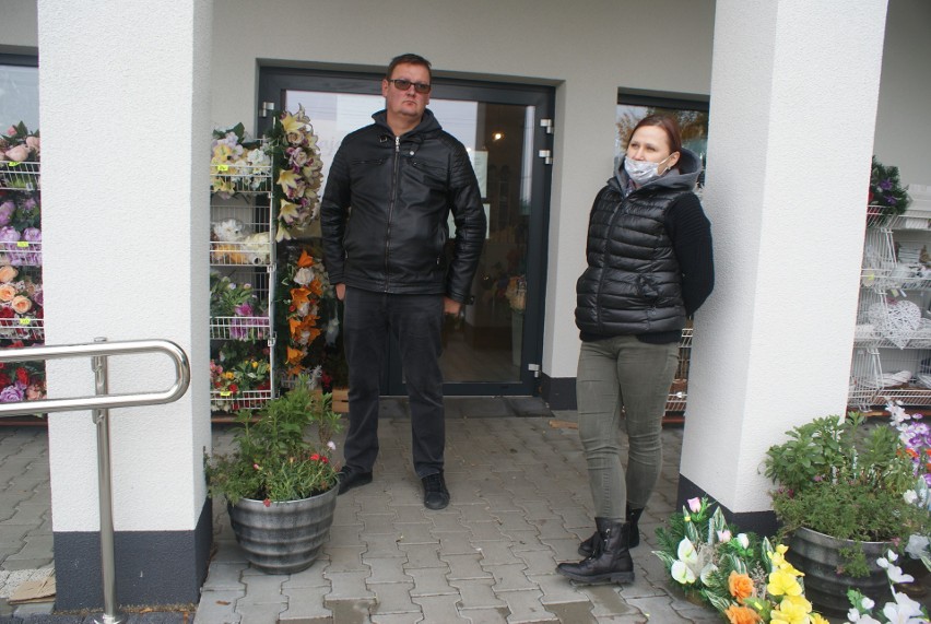 Pan Emil i Justyna liczą straty po tegorocznej katastrofie.