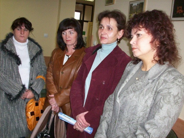Przybyłe na sesję Rady Miasta pracownice mówiły o upokarzających zarobkach. Na zdjęciu od lewej: Ewa Zaczek, Wanda Wójcik, Wanda Podsiadło, Ewa Malec.