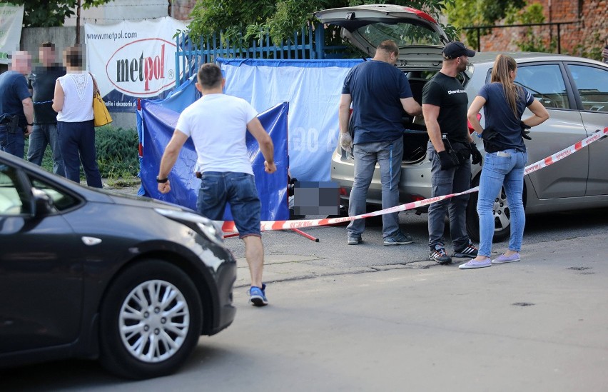 Zabójstwo w centrum Łodzi. Sprawca wbił mężczyźnie nóż w szyję