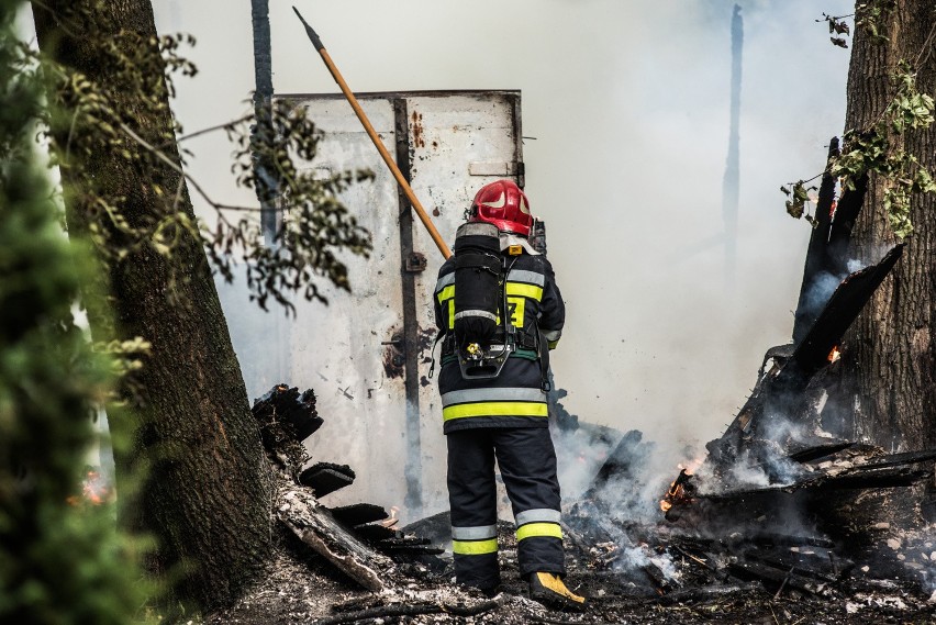 Groźny pożar przy ulicy Toruńskiej 50 w Bydgoszczy. Zapalił...