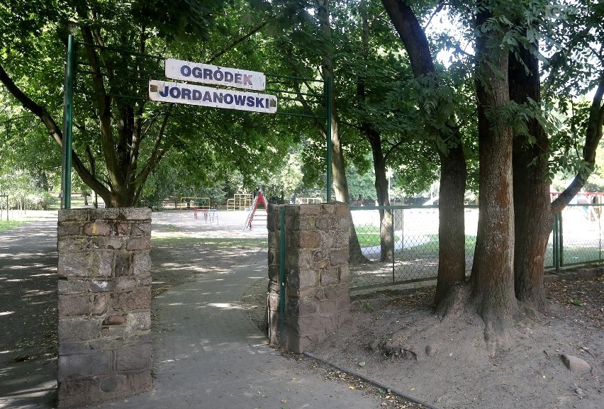 Ogródek Jordanowski – plac zabaw przy ul. Noakowskiego...