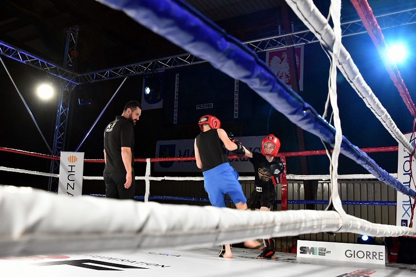 Gorlice. Pewne zwycięstwa Polaków w Southbattle K-1 Gala Kicboxingu Zawodowego [ZDJĘCIA]