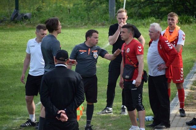W trakcie meczu między UKS Baćkowice i GKS Świniary doszło do przepychanek