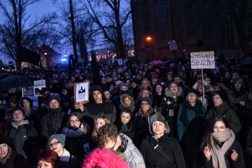 Spora część osób spontanicznie zdecydowała się protestować...