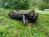 Wypadek w miejscowości Bachórzec. Seat dachował poza drogą. W środku były 4 młode kobiety [ZDJĘCIA]