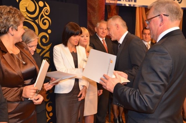 Nagrody burmistrza Końskich powędrowały do 34 nauczycieli z koneckich przedszkoli, podstawówek i gimnazjów.