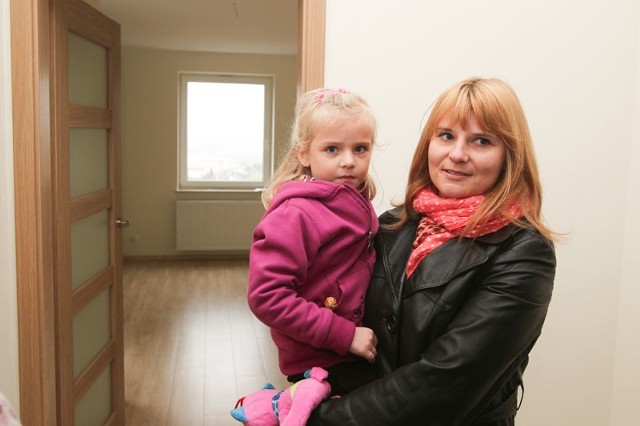 - Mieszkanie jest przepiękne &#8211; cieszy się Marzena Skalny, która wczoraj przyjechała z córeczką obejrzeć swoją wygraną w loterii Nowin.