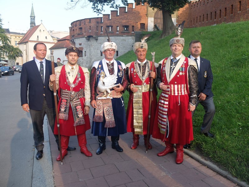 Msza święta w królewskiej katedrze na Wawelu w przeddzień marszu szlakiem Pierwszej Kompanii Kadrowej