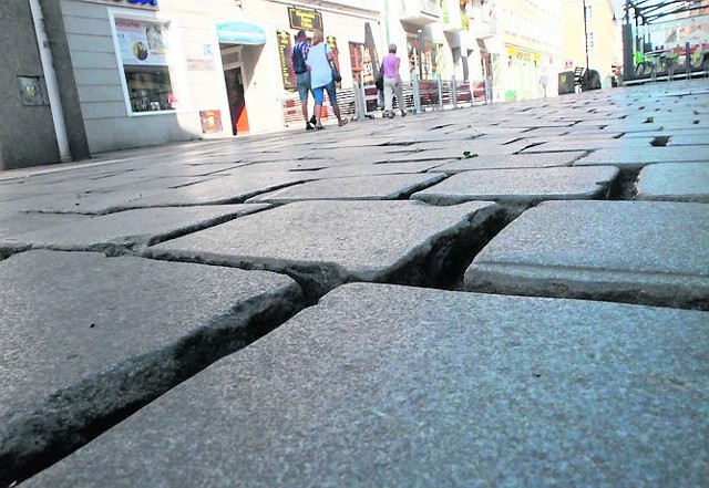 Jeszcze na początku roku wydawało się, że problem rozwiąże tzw. szpilkostrada, ale kiedy okazało się, że będzie kosztować kilkaset tysięcy, z tego pomysłu zrezygnowano.