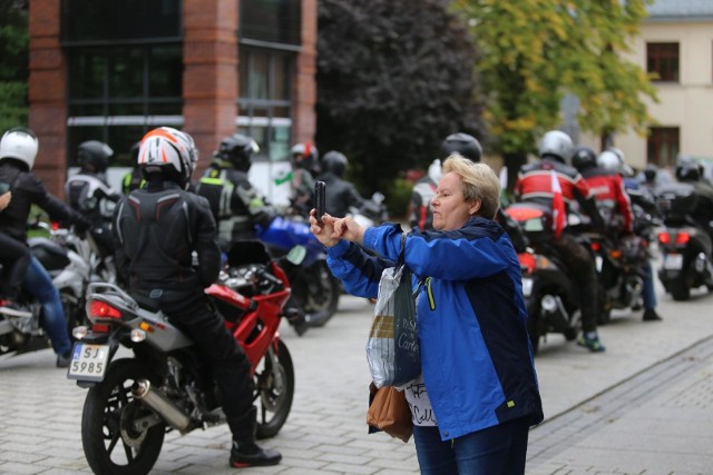 Wielka parada motocyklistów przejechała przez Jaworzno. Tak zakończył się sezon motocyklowy 26 września 2020.Zobacz kolejne zdjęcia. Przesuwaj zdjęcia w prawo - naciśnij strzałkę lub przycisk NASTĘPNE