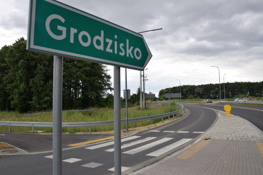 Wyremontowana ulica Częstochowska i rondo w Oleśnie i...