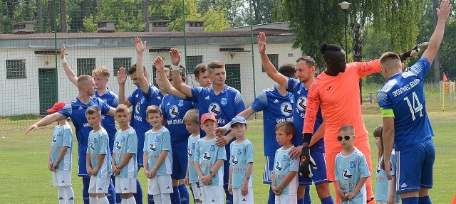 Piłkarze Drogowca Jedlińsk świętowali zasłużony awans do IV ligi.