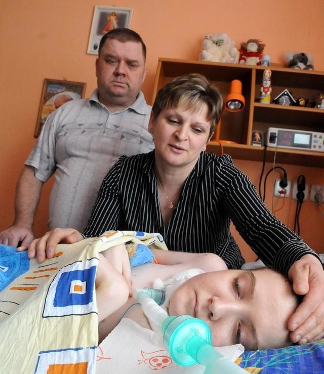Elżbieta i Jan Staryszak z Lipna proszą o pomoc dla córki Malwiny, która od kilku miesięcy jest w śpiączce.