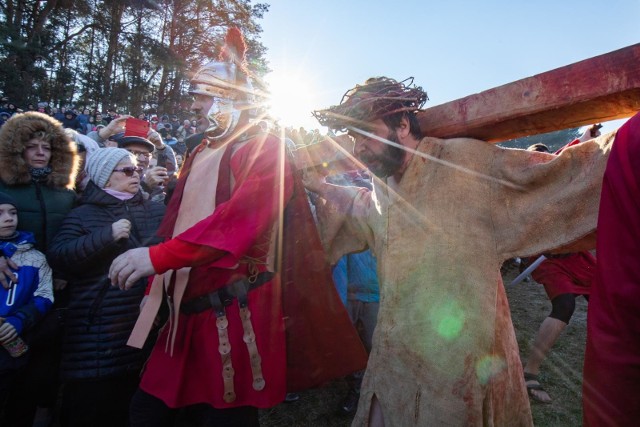 Misterium Męki Pańskiej od 20 lat tradycyjnie organizowane było w Fordońskiej Dolinie Śmierci.