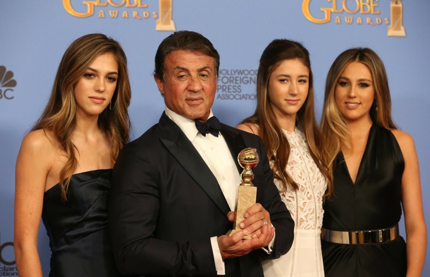 Sylvester Stallone - na ekranie twardziel, w życiu prywatnym szczęśliwy tata pięknych córek! Poznajcie Sophie, Sistine i Scarlet Stallone!