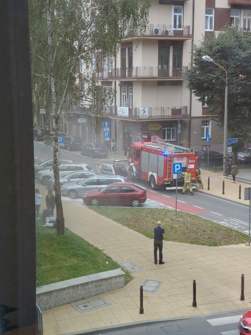 Pożar samochodu na ul. Wieniawskiej w Lublinie. Interweniował jeden zastęp strażaków. Zobacz zdjęcia