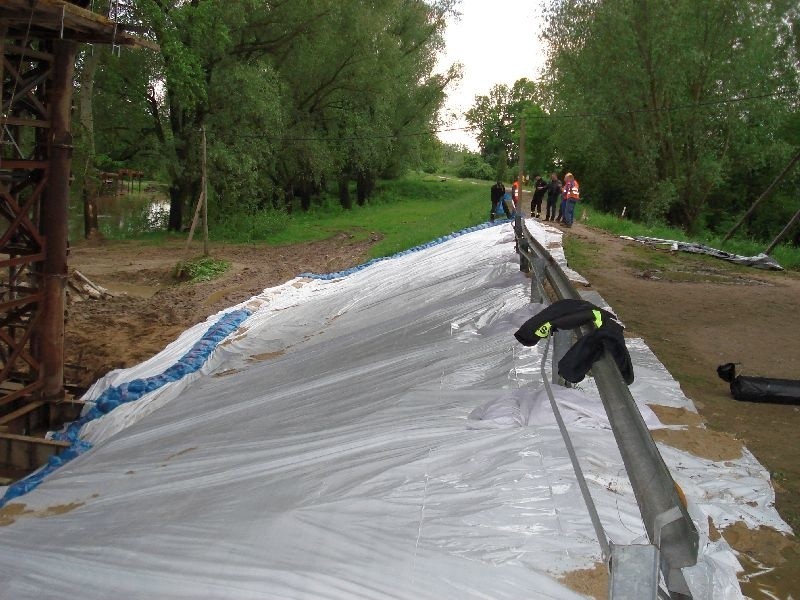 Powódź 2014 - budowa mostu w Solcu nad Wisłą