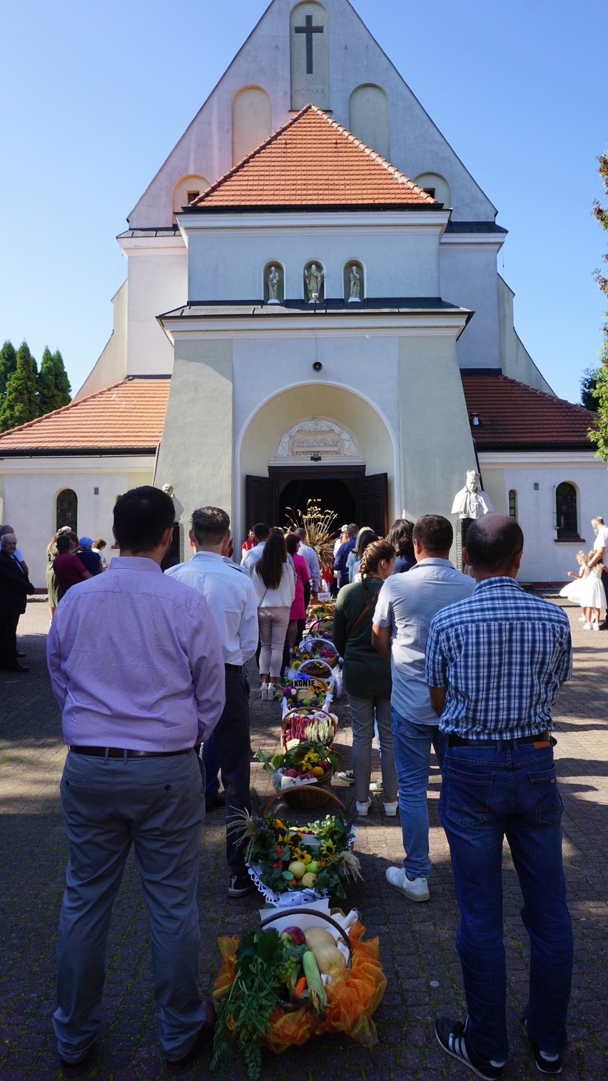 Piękne dożynki parafialne i dziesiąta rocznica uchwalenia herbu gminy w Jeziórce pod Pniewami