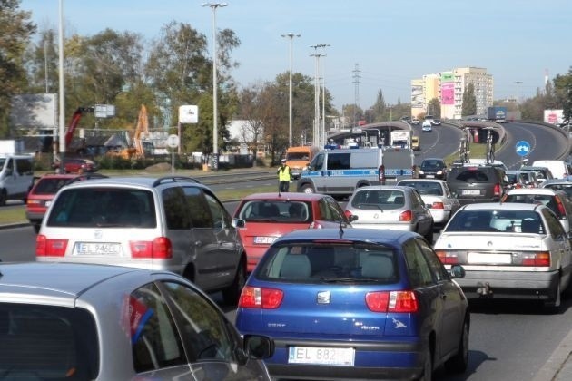 Korki tworzyły się już na wysokości estakady przy dworcu Łódź Kaliska.