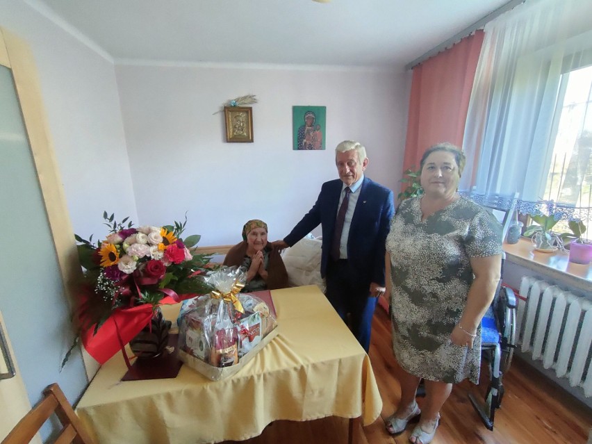 Michalina Krakowiak ze Stawiszyc skończyła 104 lata. Piękny jubileusz mieszkanki gminy Złota. Zobacz zdjęcia