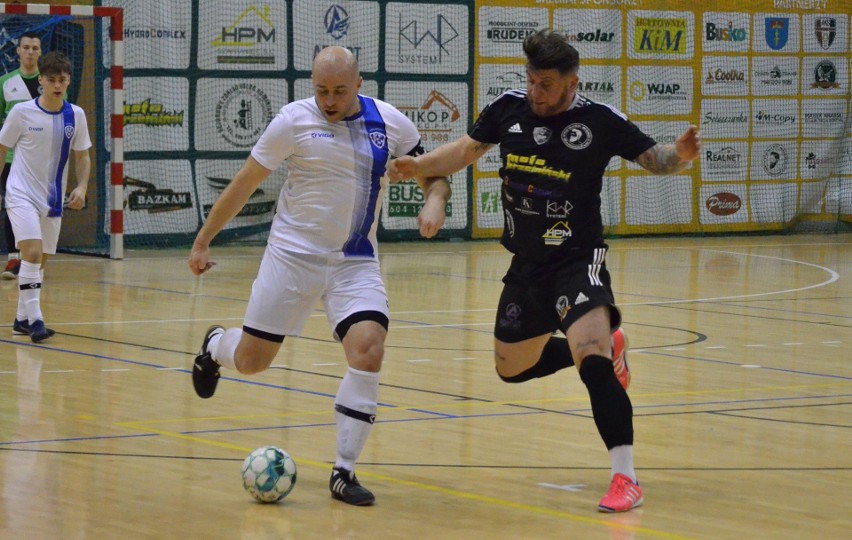 II Liga Futsalu. BSF Busko-Zdrój pewnie pokonał Stal Mielec i jest bliski awansu. Mamy zdjęcia z meczu i kibiców