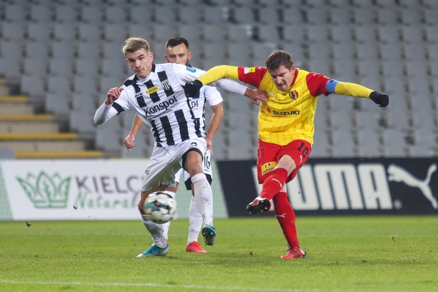 Fortuna 1 Liga. Korona Kielce - Sandecja Nowy Sącz 1:0, Jacek Kiełb strzelcem gola (ZDJĘCIA, ZAPIS RELACJI LIVE)