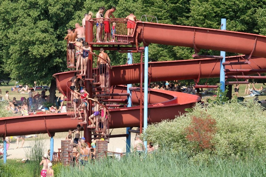 Tłumy na wrocławskich kąpieliskach - nawet 200 osób w...