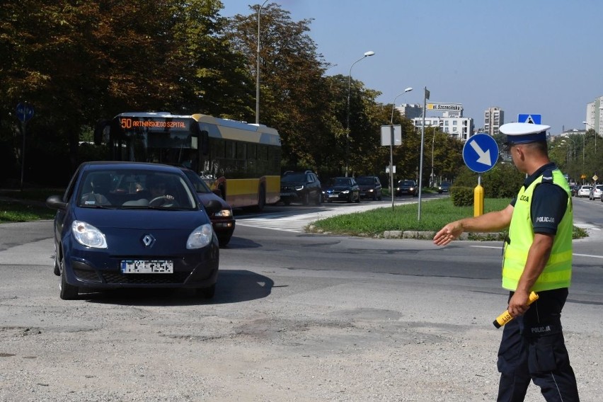 112 wypadków, 33 osoby nie żyją. Kieleccy policjanci podsumowali wakacje na drogach (WIDEO, zdjęcia)                      