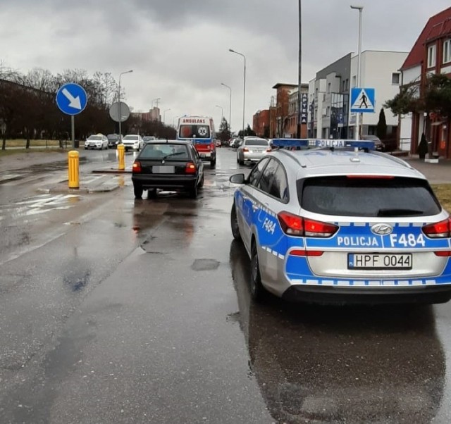 Do wypadku doszło we wtorek rano (22 lutego) na ulicy Piastowskiej w Radomsku. Na przejściu dla pieszych potrącona została kobieta.