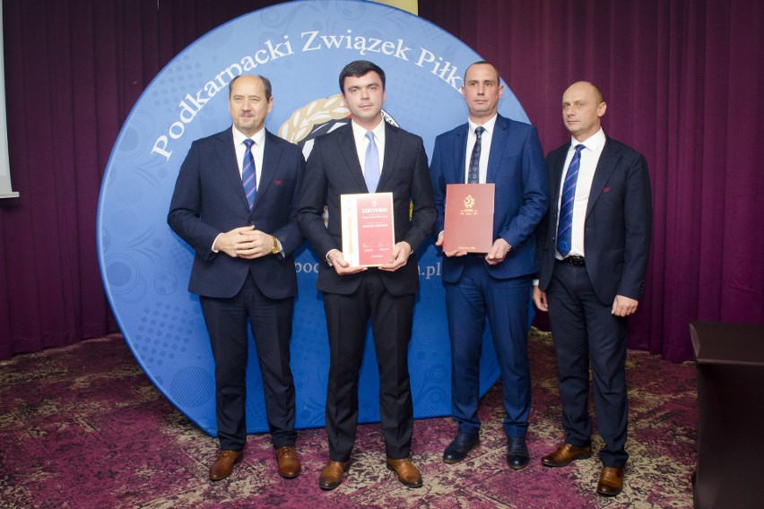 Szkółki piłkarskie na Podkarpaciu odebrały Certyfikaty przyznane przez Polski Związek Piłki Nożnej [ZDJĘCIA]