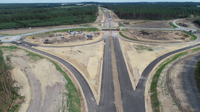 W naszym regionie trwają intensywne prace przy budowie drogi ekspresowej S11 na odcinku z Koszalina do Bobolic. Przyjrzeliśmy się, jak przebiegały one w ostatnich tygodniach.Zobaczcie zdjęcia >>>