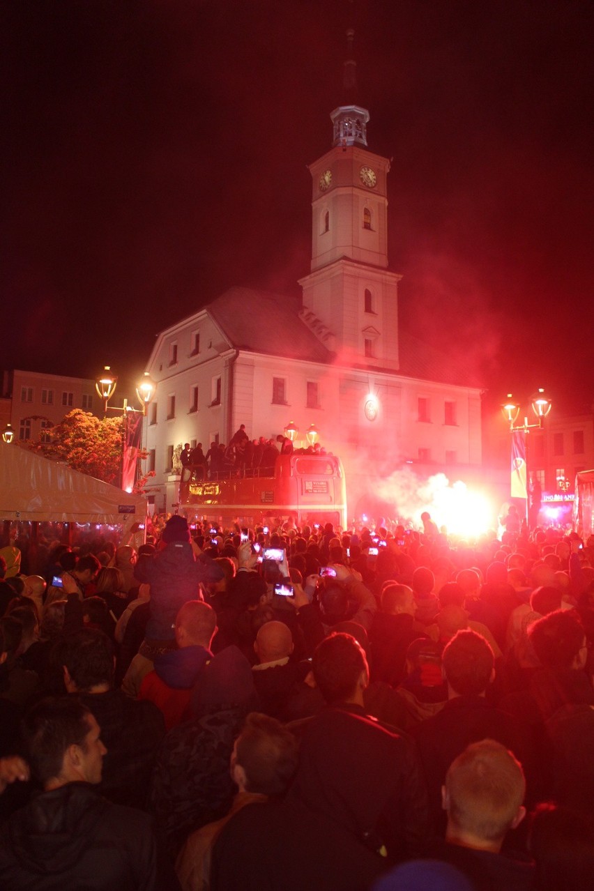 Kibice Piasta Gliwice świętują wicemistrzostwo Polski na...