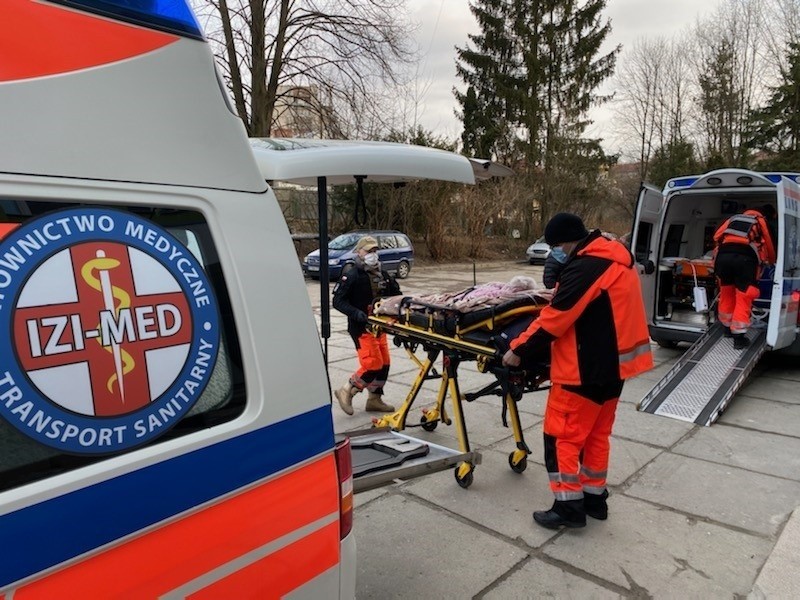 Karetką z białobrzeskiego IZI-MED ewakuowano małego pacjenta...